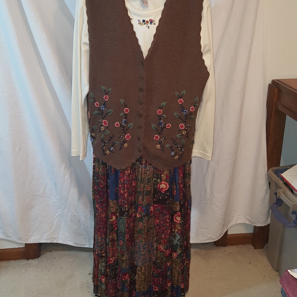 EUC Koret Skirt Set